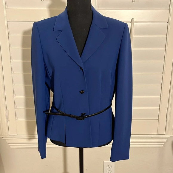 Tahari Jackets & Blazers - EUC Tahari Royal Navy Blue Lined Blazer Peplum Jacket w Black Patent Skinny Belt